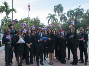 CORPHOTELS rinde honor a los Padres de la Patria con ofrenda floral en el Altar de la Patria