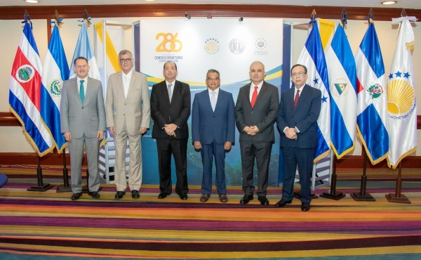 Gobernador del Banco Central destaca fortaleza del turismo dominicano