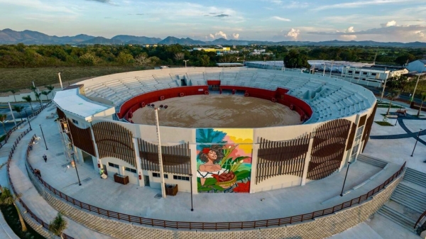 El presidente Abinader y el ministro Collado inauguran la plaza cultural y multiuso de El Seibo