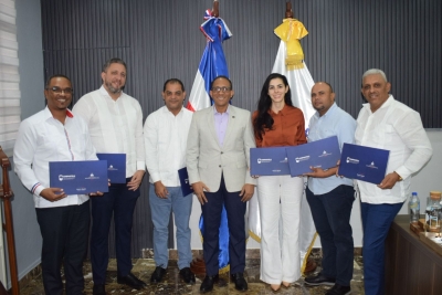 Autoridades municipales y legislativas de Valverde visitan CORPHOTELS para impulsar el desarrollo turístico y comunitario de la región